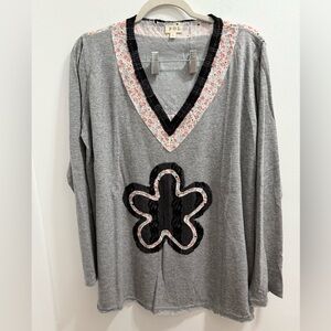 POL Gray Floral V-Neck Top